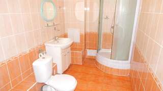 Отель Akademicheskaya Hotel Минск Просторный двухместный номер с 2 отдельными кроватями-19